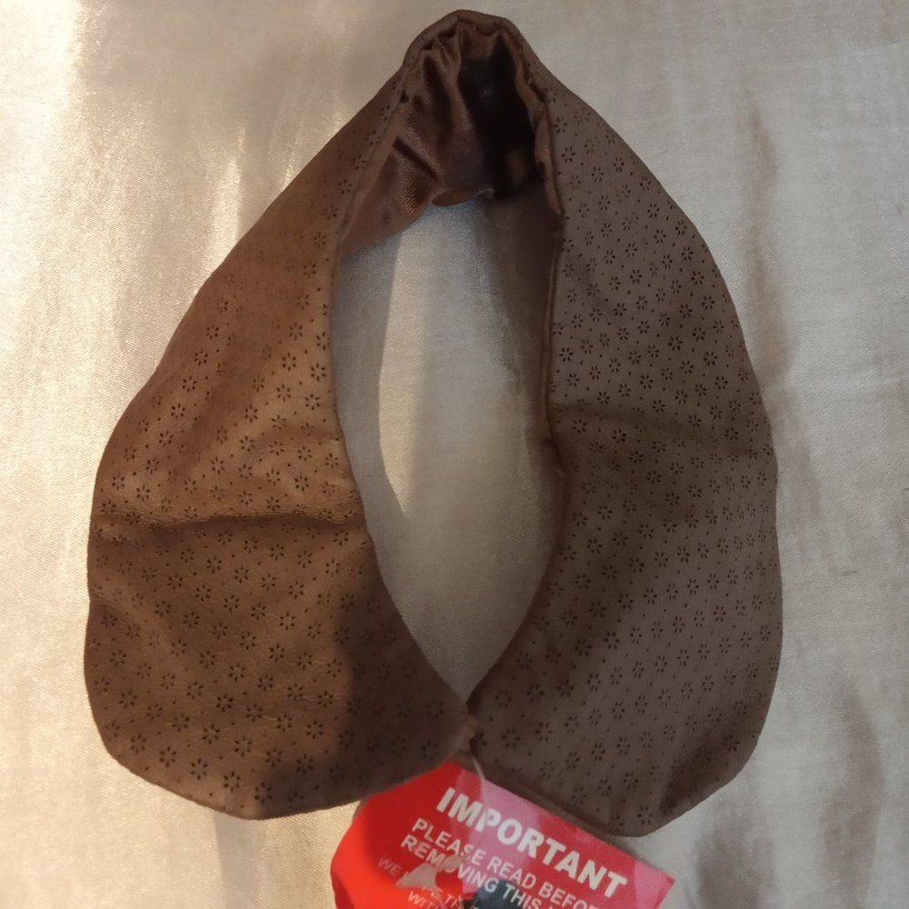 AVBL ASOS Leather Peter Pan Collar With Flower Cut Outs - Picture 5 of 5